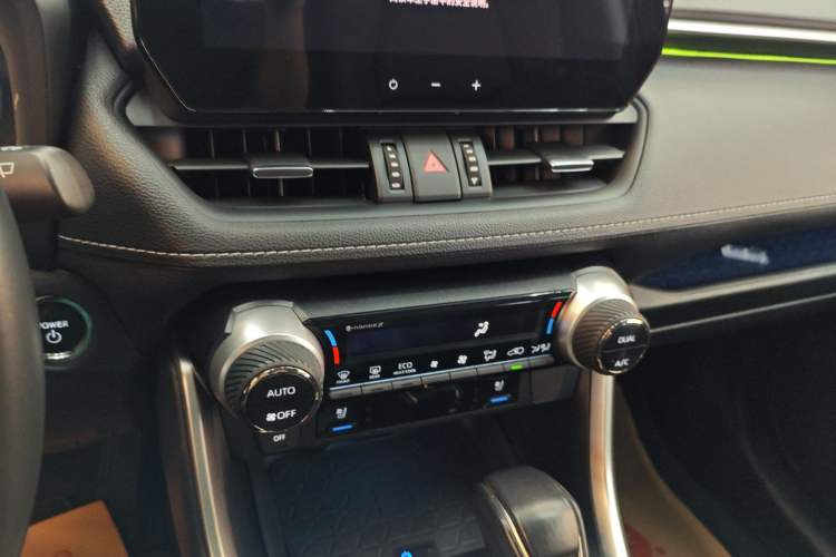 Used Toyota Wildlander 2023 Dual-Motor 2.5L E-CVT Four-Wheel Drive Prestige Edition Audio And AC Panel