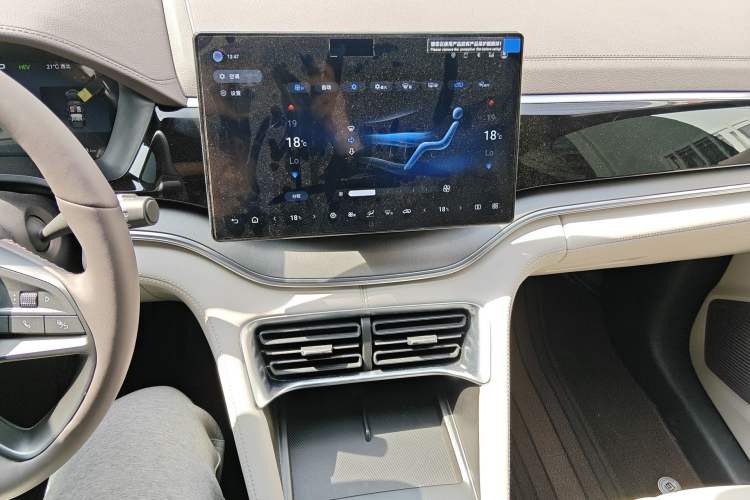 Used BYD Song PLUS New Energy 2025 DM-i Intelligent Driving 112KM Prestige Model Audio And AC Panel