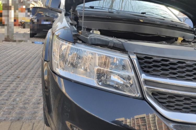 Used Dodge Journey 2013 2.4L Two-Wheel Drive Luxury Version Right Front Headlight