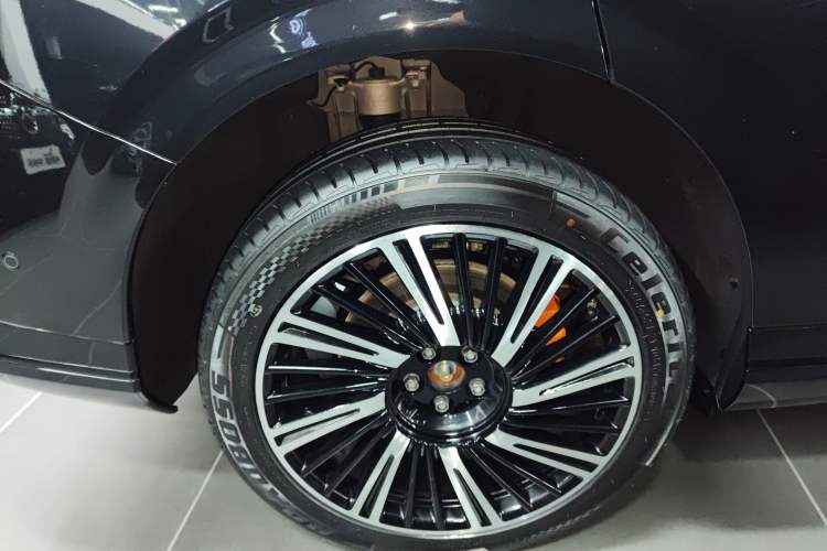 Used XPeng G9 2025 680 Ultra-Long Range All-Wheel Drive Max Exterior 4