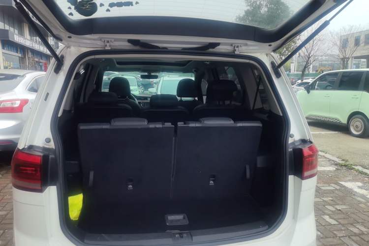 Used Volkswagen Touran 2021 Touran L 280TSI DSG Comfort Edition 7 Seats Trunk