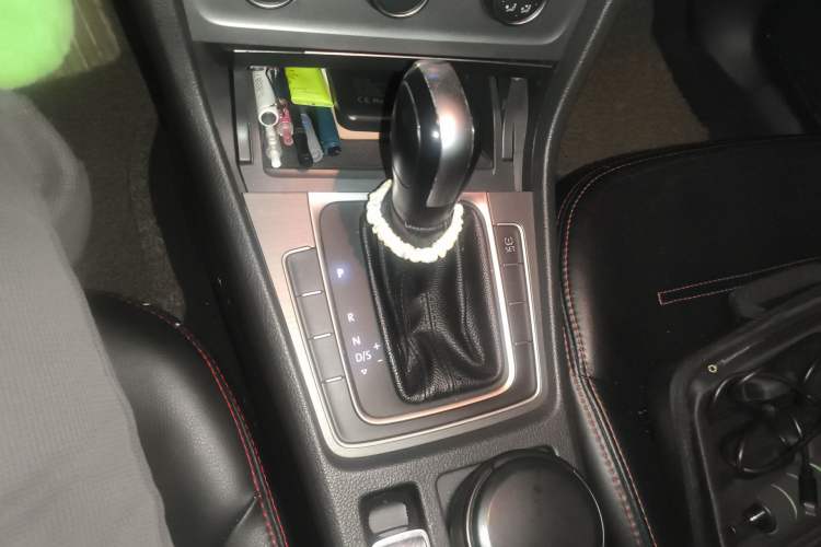 Used Volkswagen Golf 2014 1.6L Automatic Comfort Model Gear Lever