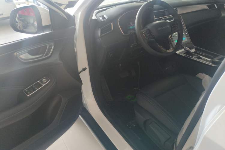 Used Roewe RX5 2025 PLUS 330TGI Automatic Trendsetting Smart Edition Interior 3