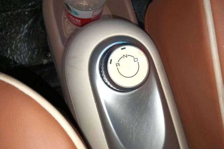 Used Wuling Hongguang MINIEV 2025 Four-Door Version Advanced Edition Gear Lever