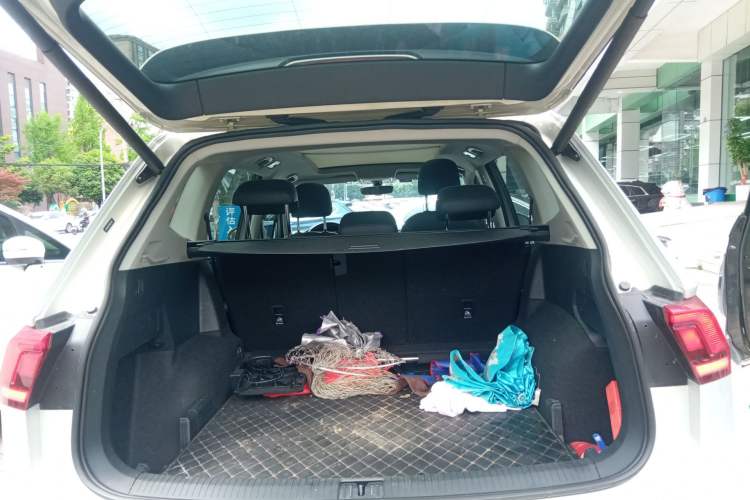 Used Volkswagen Tiguan L 2021 330TSI Automatic Two-Wheel Drive R-Line Enhanced Edition Trunk