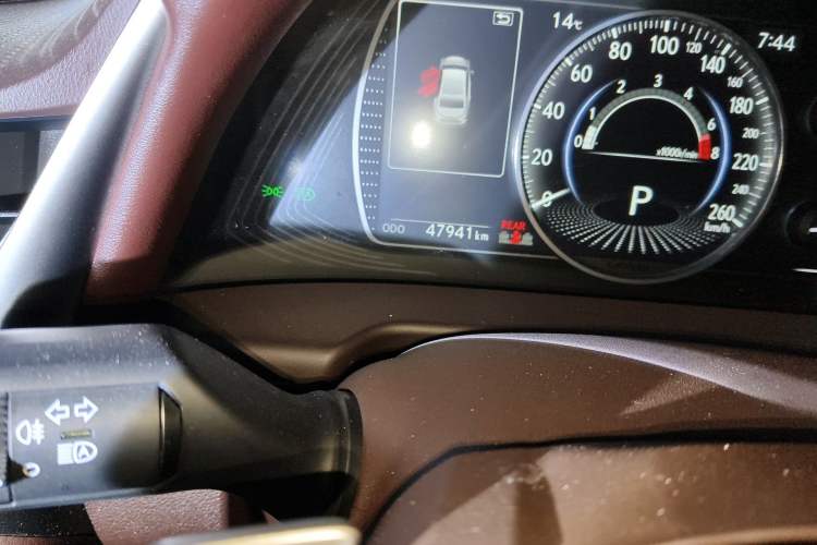 Used Lexus ES 2020 260 Excellence Edition Odometer Close Up