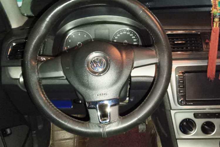 Used Volkswagen Lavida 2013 Revised Version 1.4 TSI Manual Comfort Edition Steering Wheel