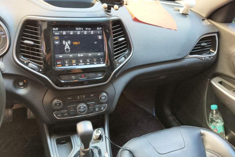 Used Jeep Cherokee 2019 2.0T 2WD Enjoyment Edition China V