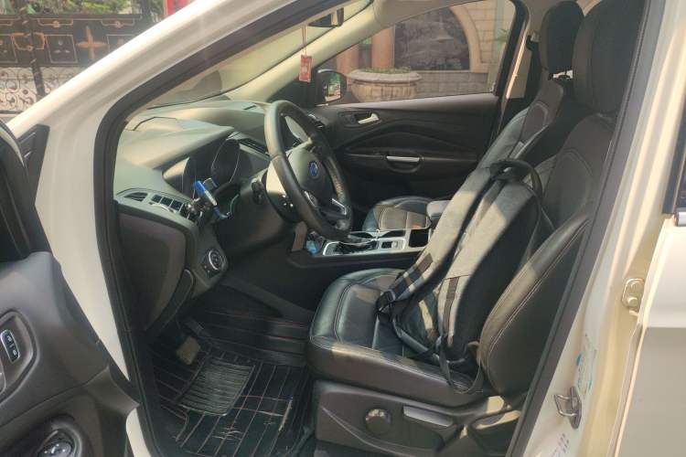 Used Ford Kuga 2017 EcoBoost 180 Two-Wheel-Drive Platinum Edition Left Front Seat