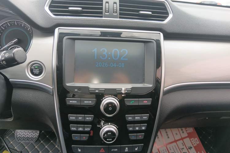 Used Haval H2 2016 Red-Label 1.5T Automatic Two-Wheel Drive Luxury Model Audio And AC Panel