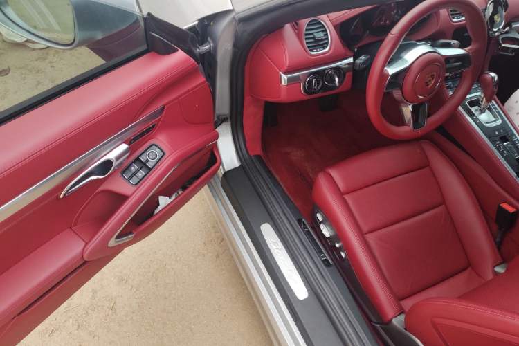 Used Porsche 718 2022 Boxster 2.0T Driver Seat