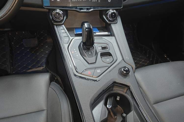 Used Lynk & Co 01 EM-P 2021 1.5TD PHEV Halo Gear Lever