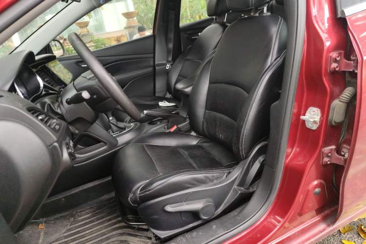 Used Fiat Viaggio 2015 1.4T Automatic Enjoyment Edition Left Front Seat