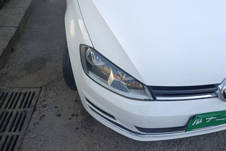 Used Volkswagen Golf 2014 1.6L Automatic Comfort Model Right Front Headlight