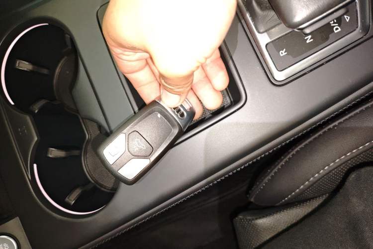 Used Audi A4L 2022 40 TFSI Luxury Dynamic Model Vehicle Key