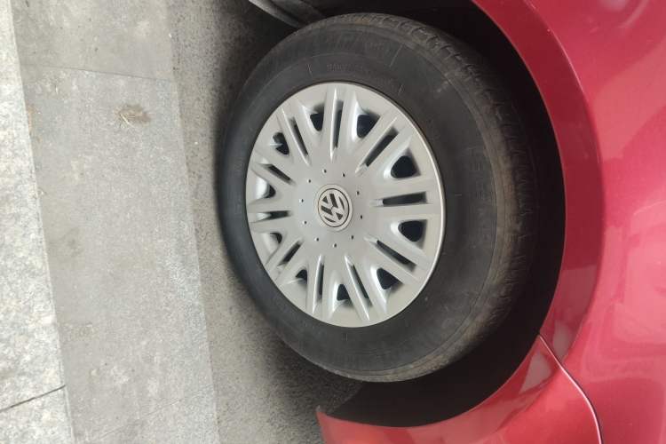 Used Volkswagen Lavida 2008 1.6L Automatic Joy Edition Right Front Wheel Hub