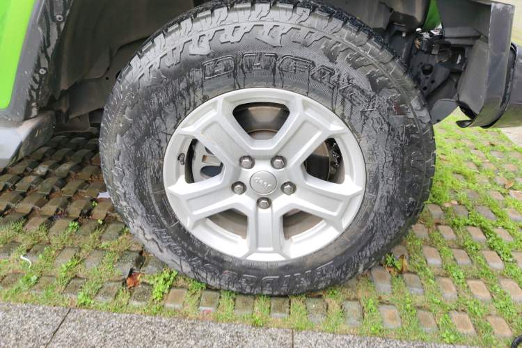 Used Jeep Wrangler 2019 2.0T Sahara 4-Door Version China V Standard Right Front Wheel Hub