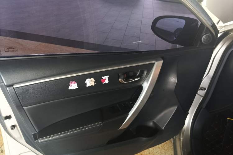 Used Toyota Corolla 2018 Dual-Engine 1.8L E-CVT Smart Edition
