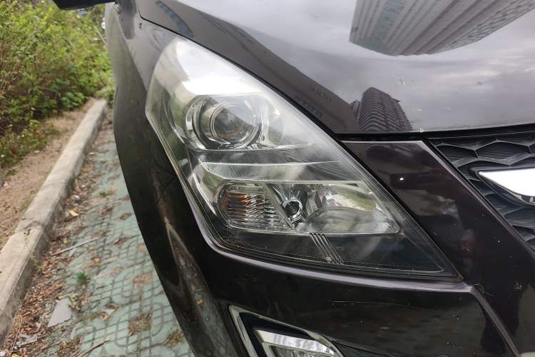 Used Mazda 8 2011 2.3L Deluxe Edition
