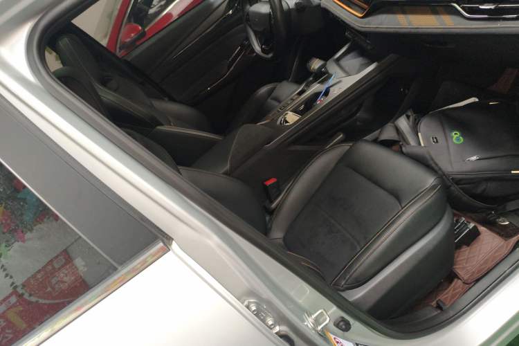 Used CHANGAN OSHAN X5 PLUS 2023 Revised 1.5T DCT Excellence Edition Right Front Seat