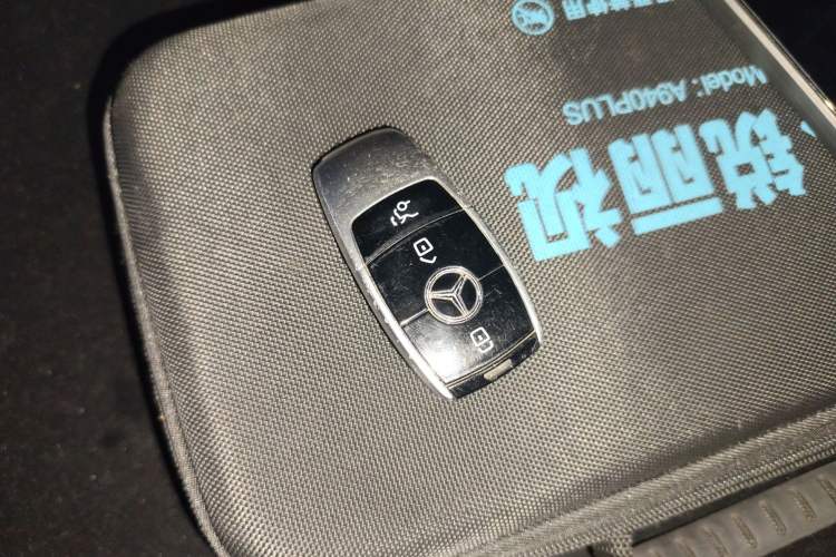 Used Mercedes-Benz E-Class 2016 E 300 L Sporty and Stylish Model
