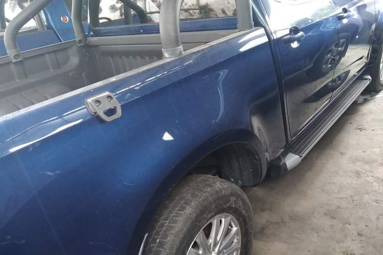 Used Isuzu D-MAX 2023 2.5T Automatic 4x4 Diesel Flagship Long Wheelbase Model
