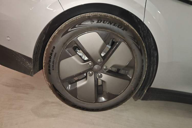 Used Li Auto i6 2025 Model Two-Wheel-Drive Standard Type Right Rear Wheel Hub