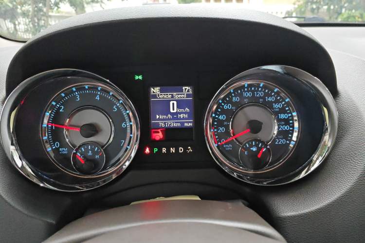 Used Chrysler Grand Voyager 2013 3.6L Luxury Edition