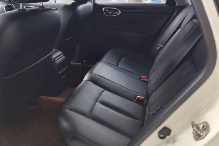 Used Nissan Sylphy 2019 1.6XV CVT Smart Connect Luxury Edition China VI Standard Left Rear Seat