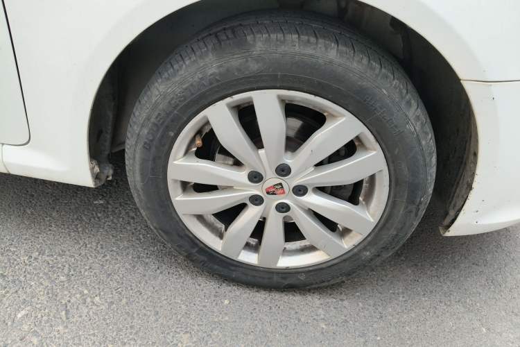 Used Roewe 350 2015 1.5L Automatic Luxury Sunroof Edition Right Front Wheel Hub