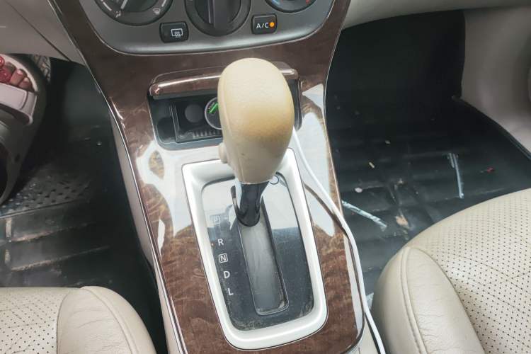 Used Nissan Sylphy 2012 1.6 XL CVT Luxury Edition Gear Lever