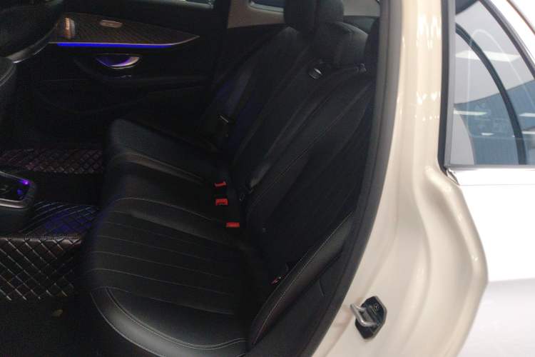 Used Mercedes-Benz E-Class New Energy 2022 Restyled E 350 e L Plug-in Hybrid Sedan Left Rear Seat