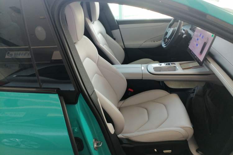 Used Xiaomi Auto SU7 2024 Rear-Drive Long-Range Intelligent Driving Version Right Front Seat