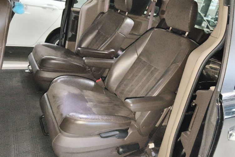 Used Chrysler Grand Voyager 2014 3.6L Comfort Edition Left Rear Seat