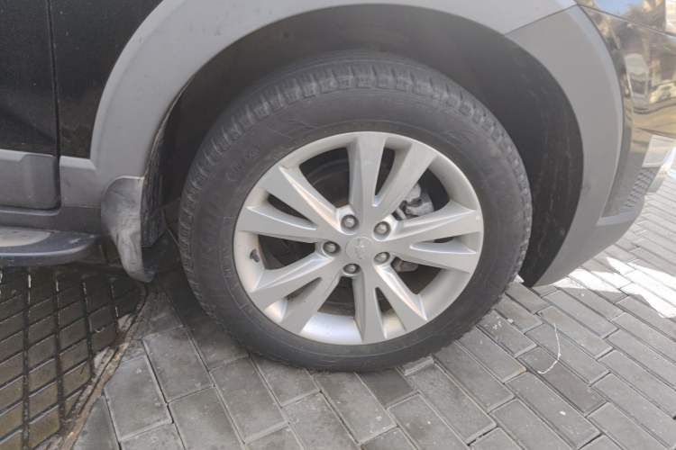 Used Chevrolet Captiva 2014 2.4L 4x4 Flagship Edition 7 Seats Right Front Wheel Hub