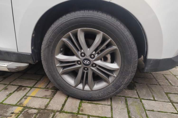 Used Hyundai ix35 2013 2.0L Automatic Two-Wheel Drive Smart GLS China IV Standard