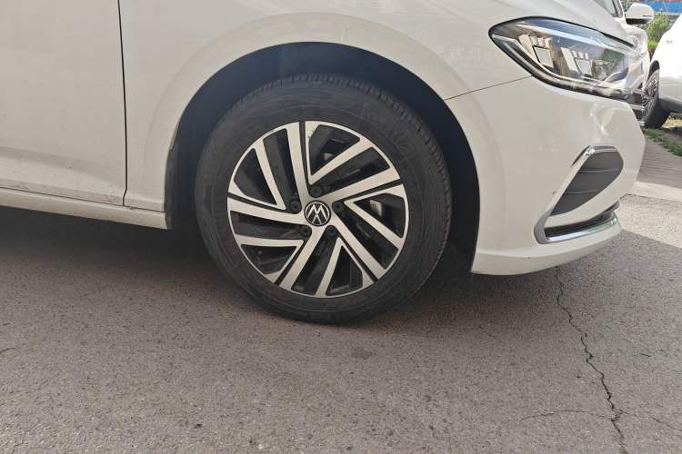 Used Volkswagen Lavida 2023 1.5L Automatic 5 Million Edition Right Front Wheel Hub