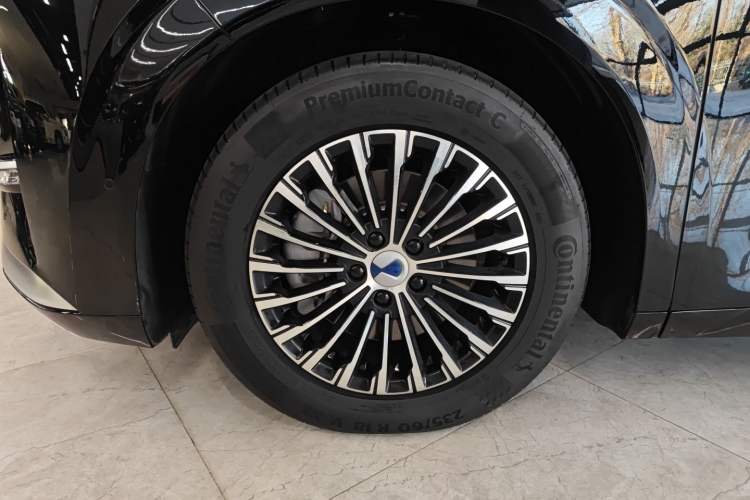 Used Denza D9 2025 DM-i Intelligent Drive 1020 Four-Wheel Drive Flagship Model