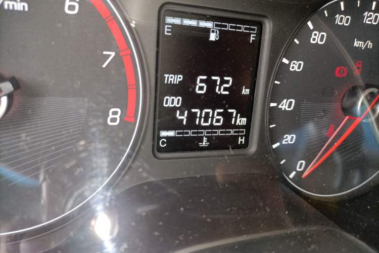 Used Baojun 310 2016 1.2L Manual Luxury Model Odometer Close Up