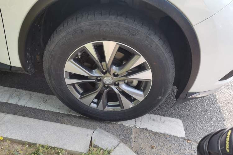Used Nissan Murano 2019 2.5L XL Two-Wheel Drive Smart Connect Luxury Edition China VI Standard

