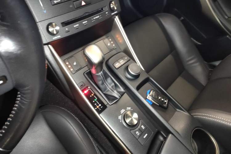 Used Lexus IS 2015 200T Fēngshàng Edition