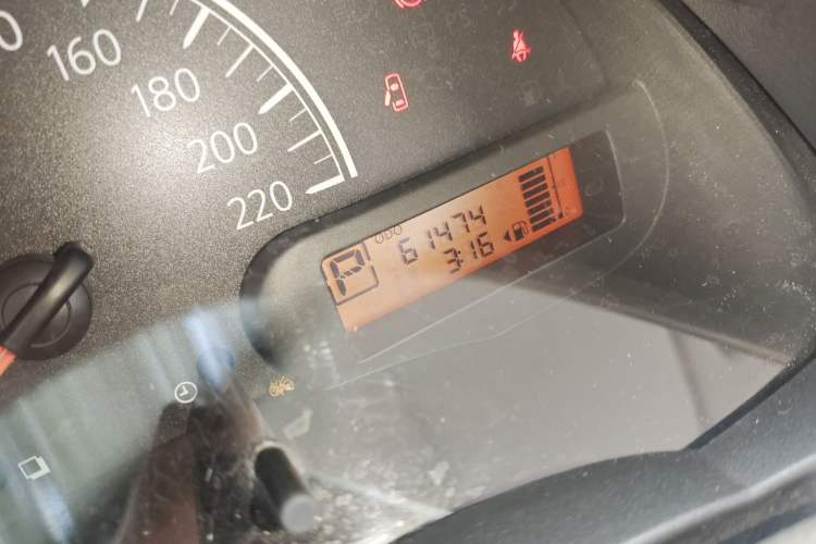 Used Nissan Sunny 2011 1.5XE CVT Comfort Edition Odometer Close Up