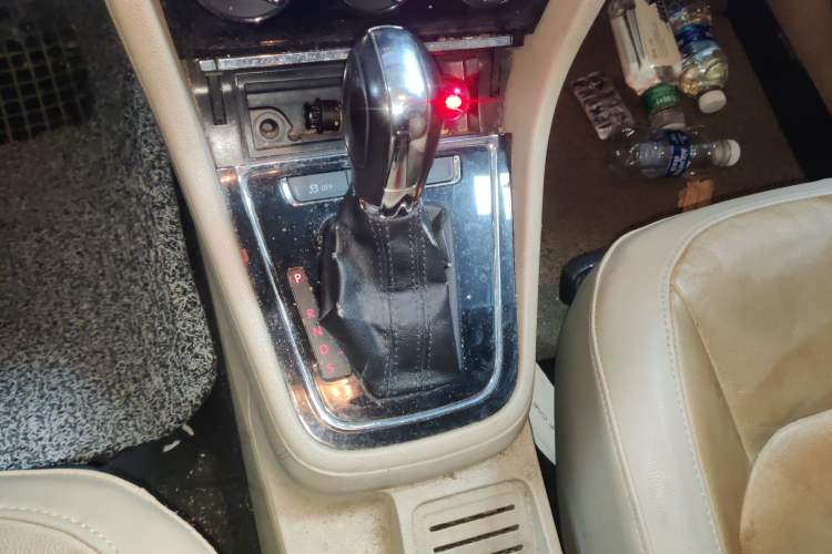 Used Volkswagen Bora 2013 1.6L Automatic Comfort Model Gear Lever