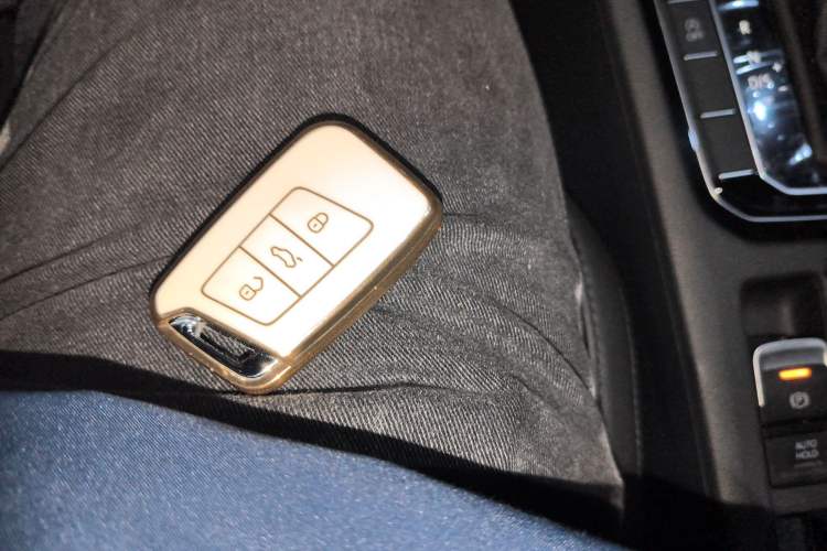 Used Volkswagen Magotan 2019 330TSI DSG Luxury Model China V Standard Vehicle Key