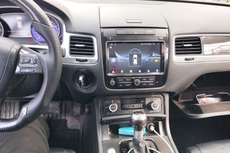 Used Volkswagen Touareg 2011 3.0 TDI Diesel Standard Version Audio And AC Panel