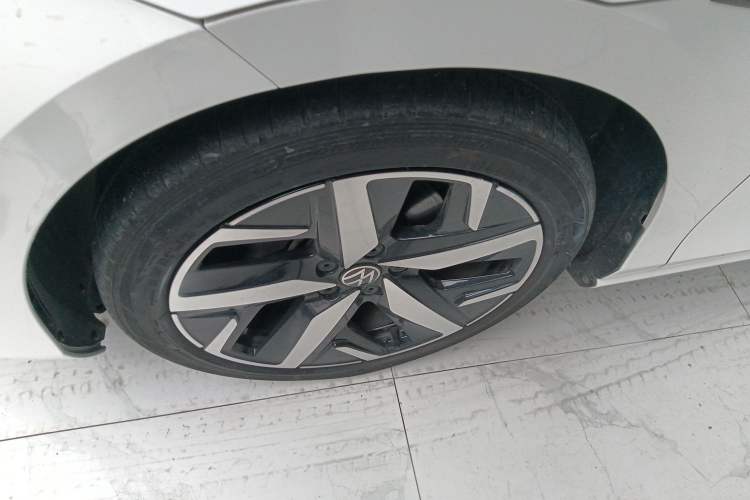 Used Volkswagen Lamando 2023 Lavida L 280TSI DSG Cool & Spicy Edition Left Front Wheel Hub