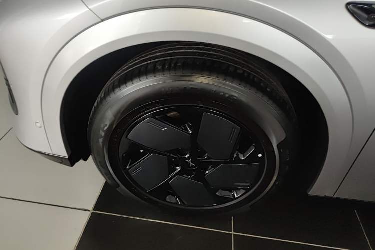 Used XPeng G6 2025 625 Long-Range Max Flagship Edition Exterior 7