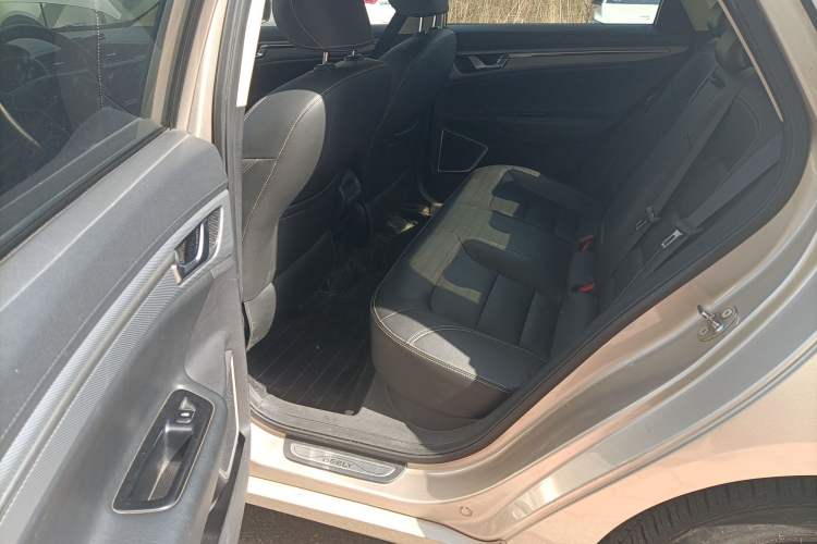 Used Geely Auto Emgrand GL 2018 1.4T Manual Elite Smart Connectivity Version Left Rear Seat