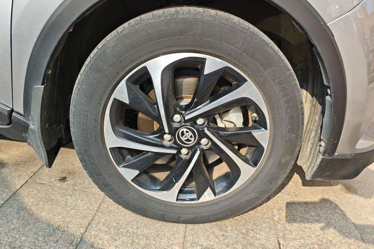 Used Toyota IZOA 2018 2.0L Yichi Version China VI Standard