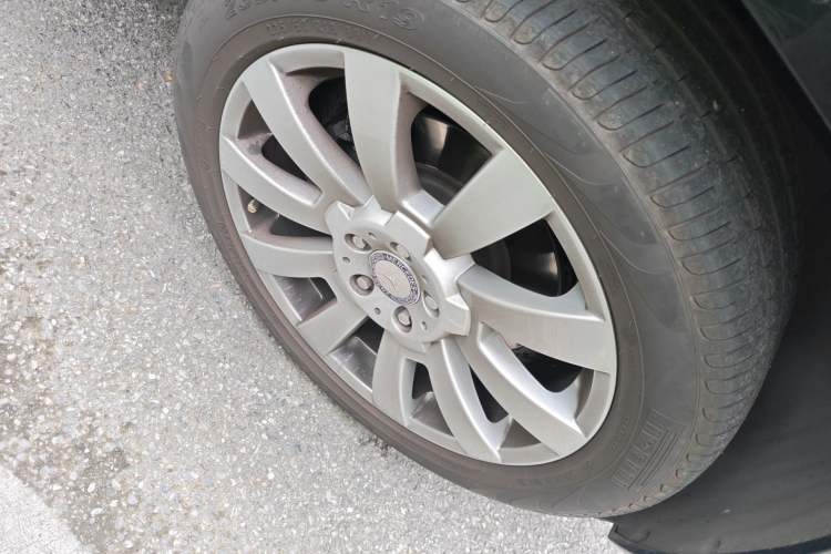 Used Mercedes-Benz GLK-Class 2011 GLK 300 4MATIC Fashion Model Right Front Wheel Hub